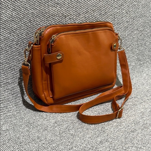 Elegant Tan Leather Bag - Picture 14 of 15